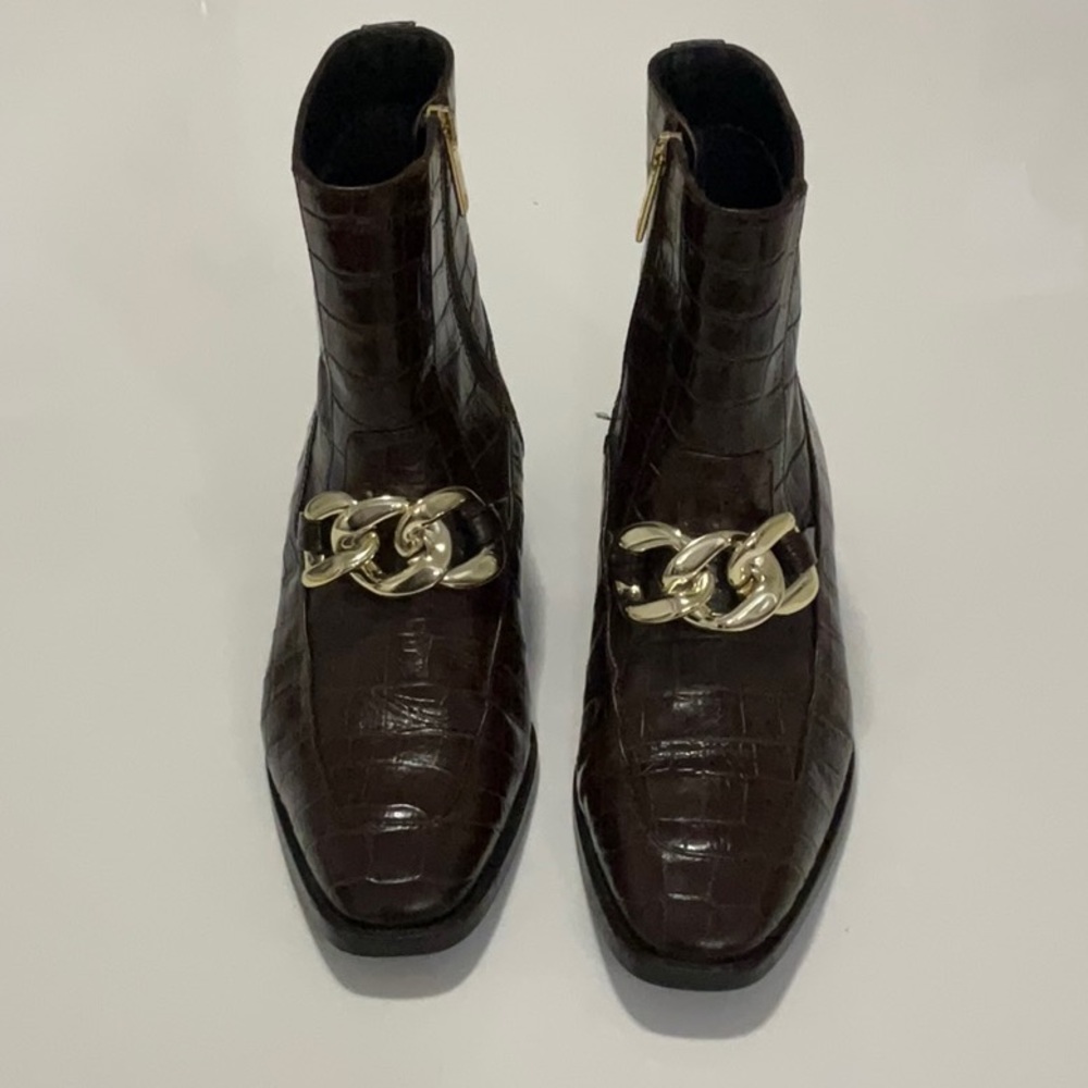 [SOLD]Like new: Brown Italian Croc Boots w Gold Chain Detail. Aquatalia.